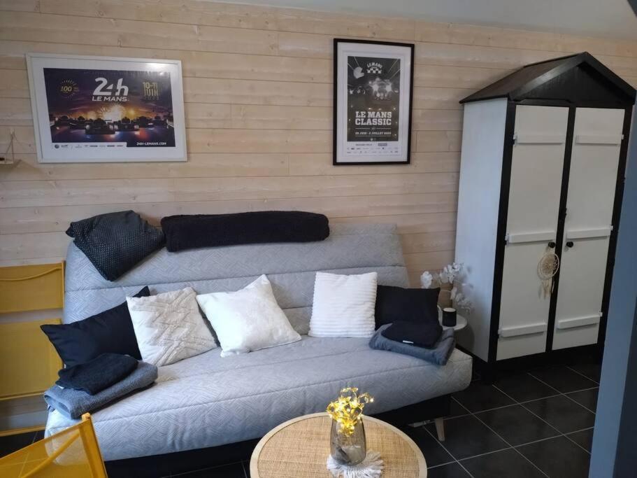 Joli Studio Mezzanine Proche Pole Europeen Yvré-lʼÉvêque Exteriér fotografie